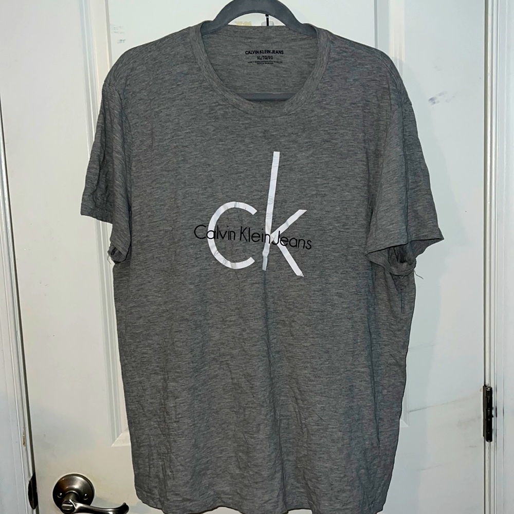 Grey calvin klein t shirt